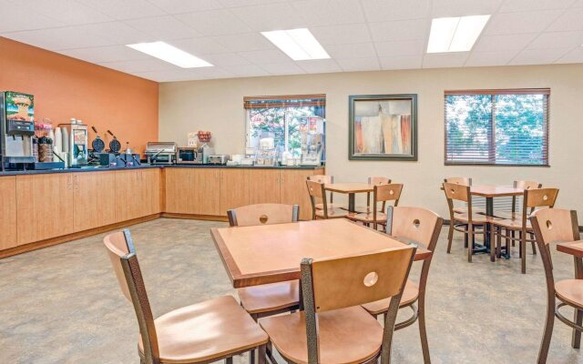 Blaine Town Inn & Suites