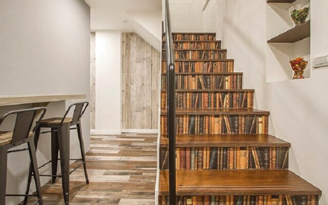 9729 Hostel