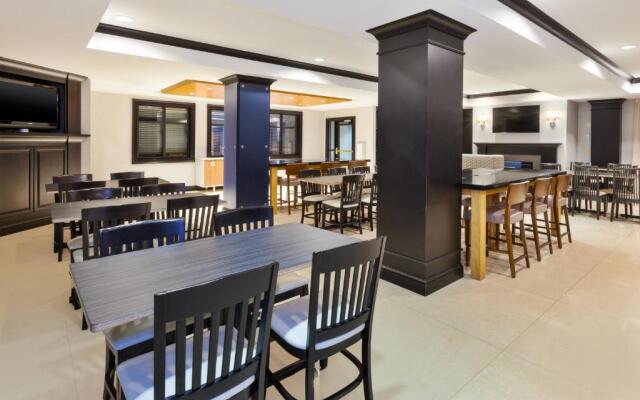 Holiday Inn Express & Suites Warminster - Horsham by IHG