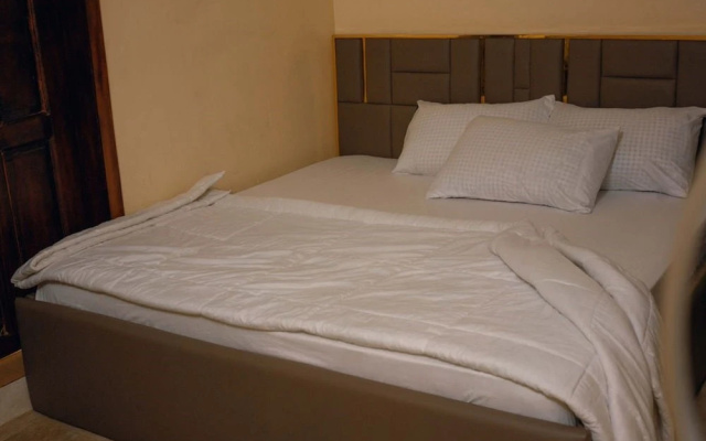 Biggie Hotel and Suites
