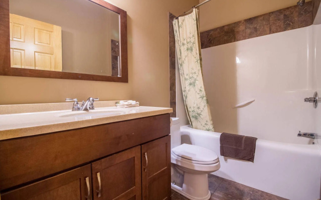 Kootenay Park Lodge
