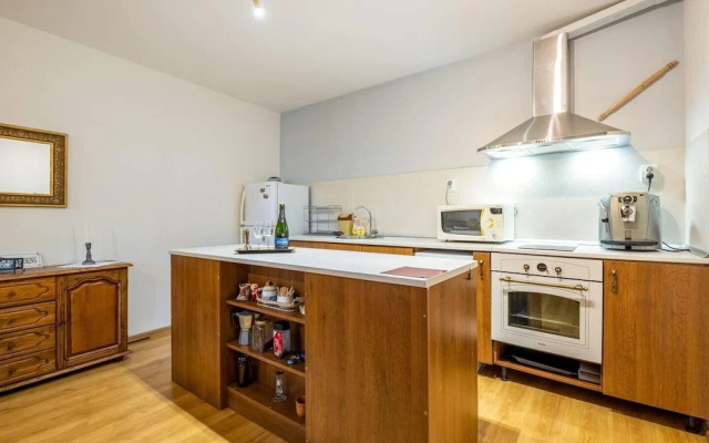 Lovely 5-bed Authentic House in the Arbanasi