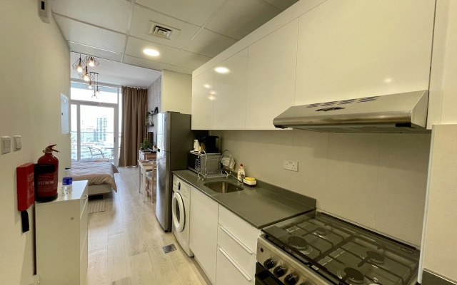 Spacious & Cute Studio with Balcony