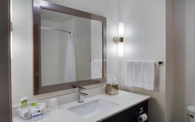 Holiday Inn Express & Suites Sidney, an IHG Hotel