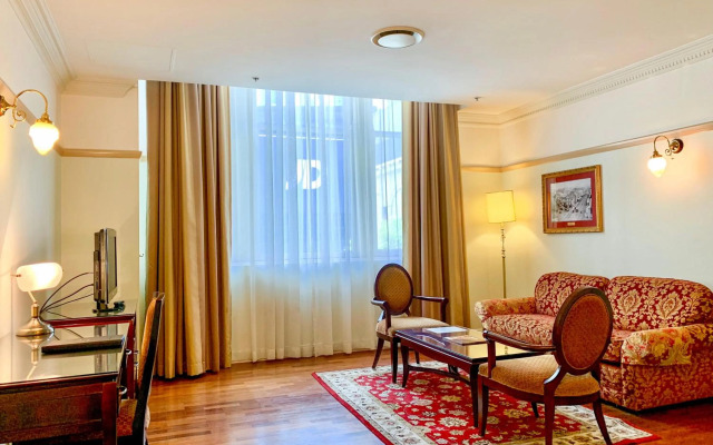 Royal Albert Hotel