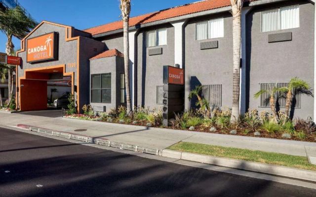 Canoga Hotel at Warner Center