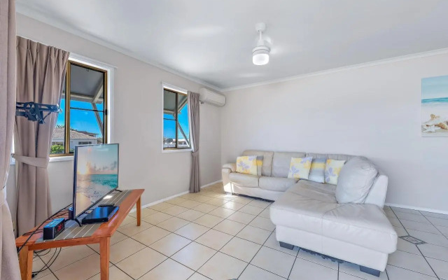 Airlie Sunset Waterview Apartment