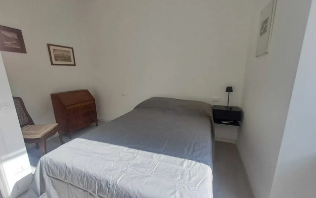 Central Design Flat With Parking