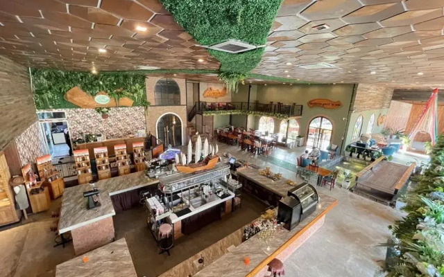 The Hub Erawan Resort