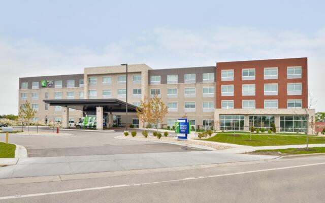 Holiday Inn Express & Suites Madison, an IHG Hotel