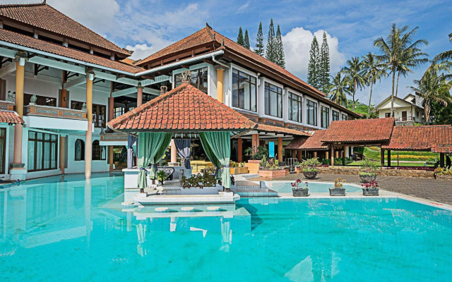 Royal Hotel and Villa Trawas