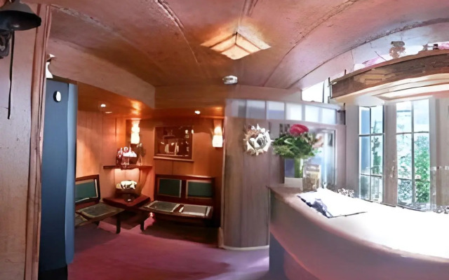 Nadia Hotel