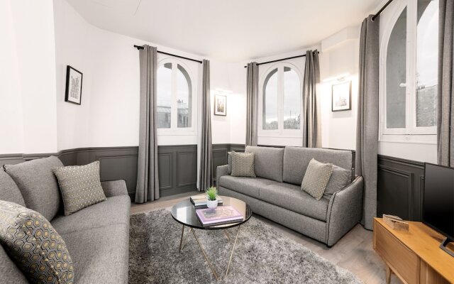 Luxury 2BDR Le Louvre I by Livinparis