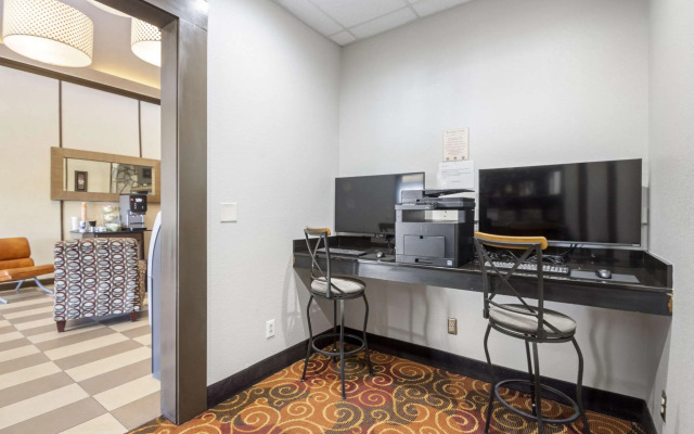 Quality Suites Hickory South