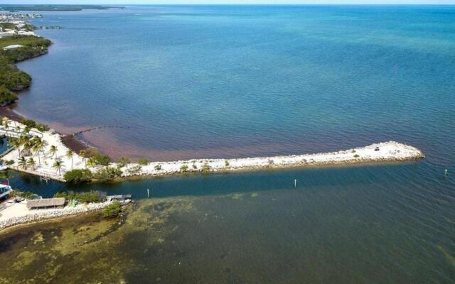 C-VOTED REMODELED UNIT! KAYAKs, MARINA,