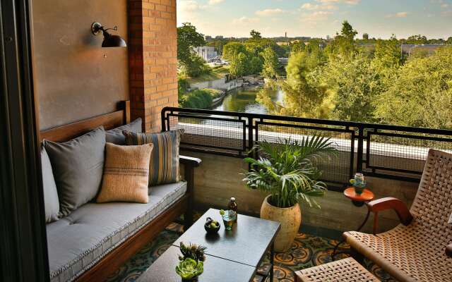 Hotel Emma at Pearl on the Riverwalk