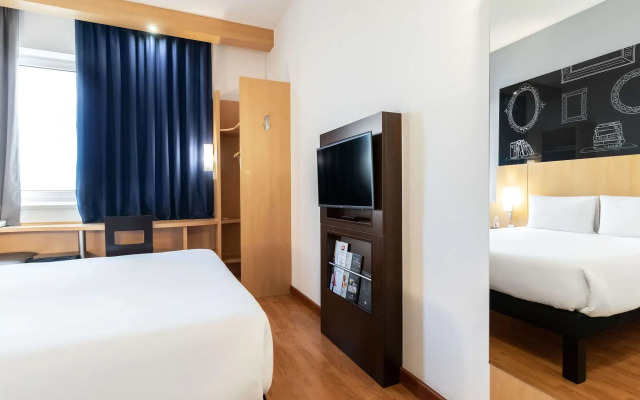ibis Kyiv City Center
