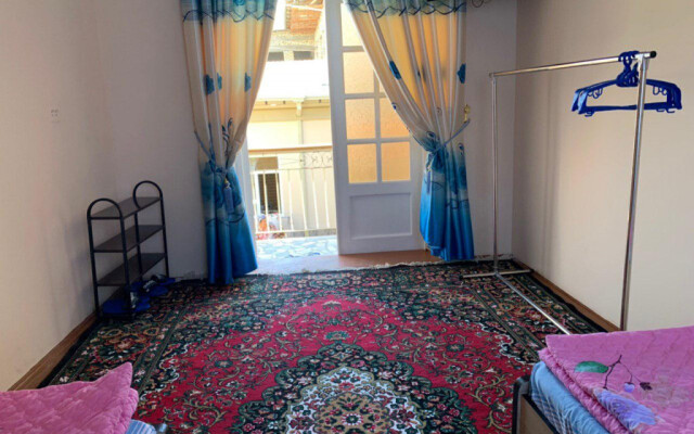Zuxro Guesthouse