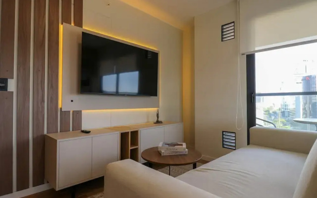 w Elegant 2BR With Balcony in San Isidro