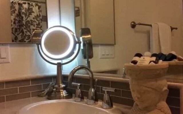 MDR Loft 1 Br condo by RedAwning