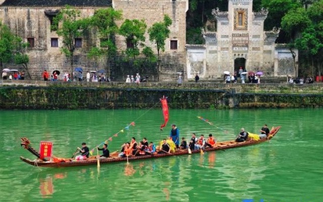Sun And Moon International  Hotel (Zhenyuan Ancient Town Branch)