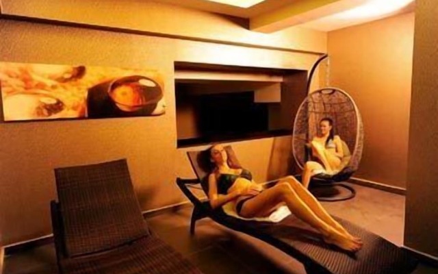 Plaza V Business and SPA