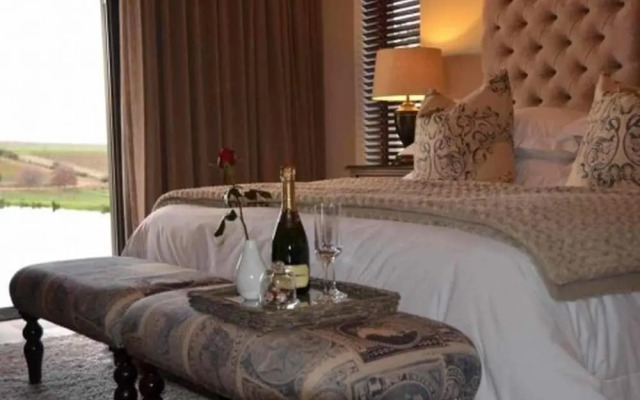Under Oaks Guest House