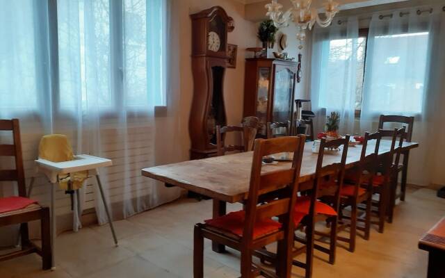 Chambre dans une maison pleine de vie