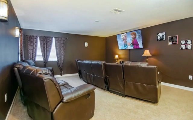 Home next to Disney CG1406