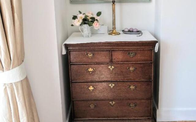 Large Sunny King-Size En-Suite