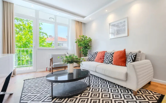 House w Garden 10 min to City s in Beyoglu