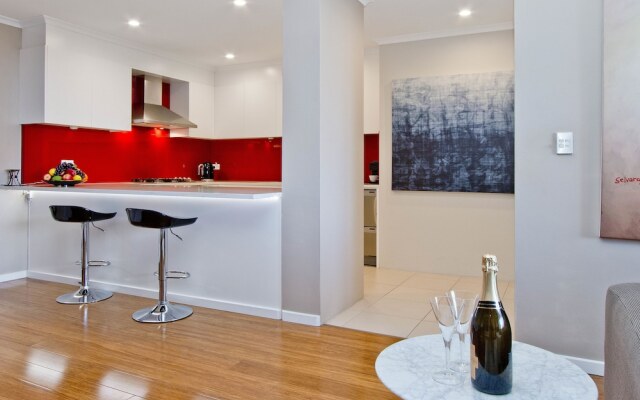 Ample Space In This 1 Bed Apt Also With Pool/Gym