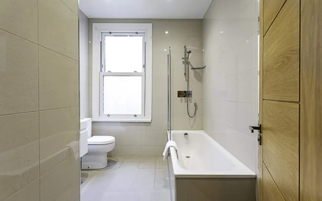 Cozy 2 Bed Apartment in Chiswick