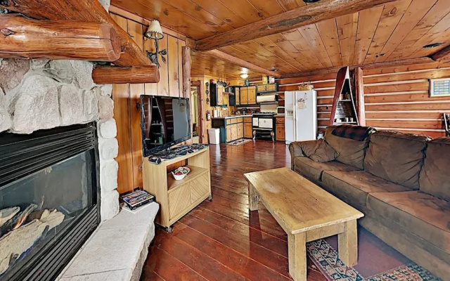 Grand Pines Cabin Number 2