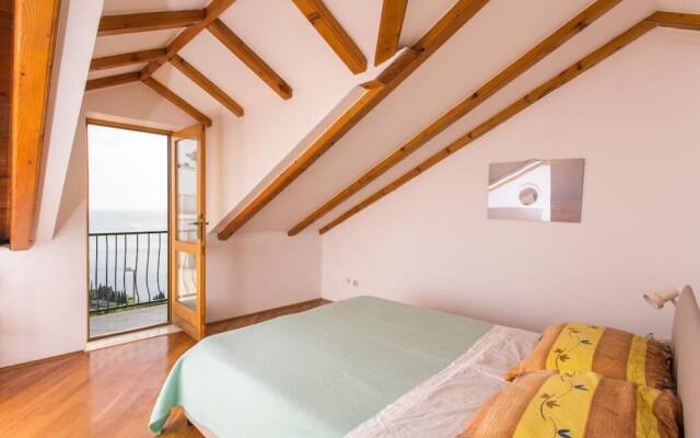 Apartment Little House