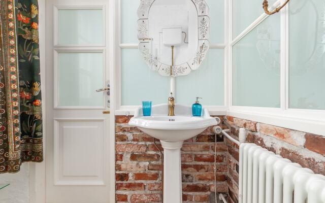 Studio Warsaw Krzywe Kolo by Renters