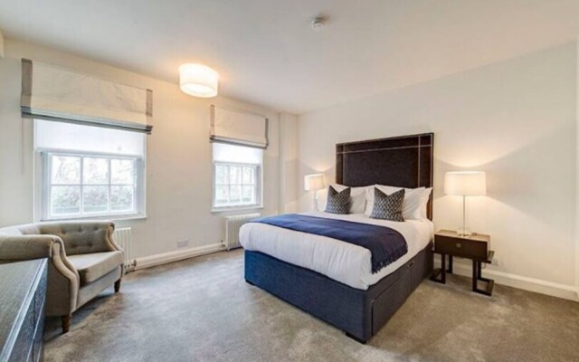 Two Bed Flat in Fashionable Chelsea