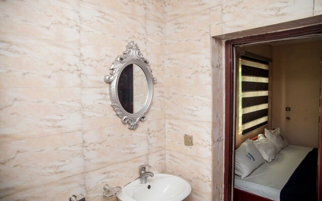 Emmy Hotel And Suites