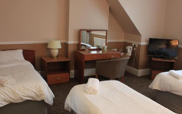 Pines Hotel Luton Airport