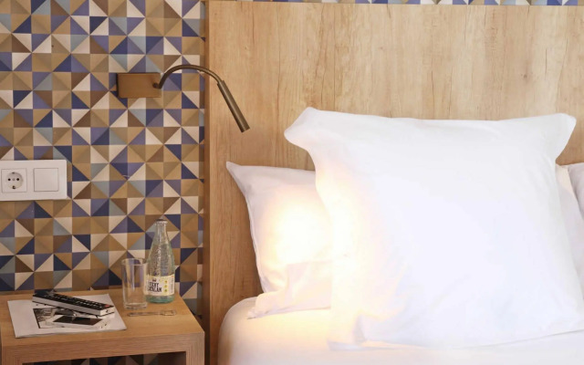 Chic & Basic Velvet Hotel