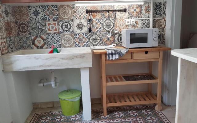 Ionian Apartment- Athens Center, 6 BD, 2.5 BATH