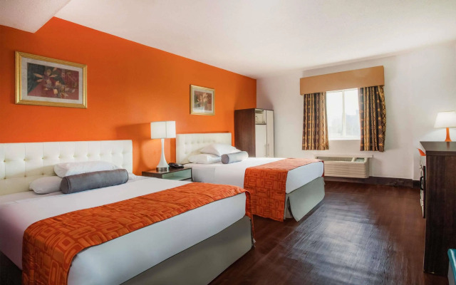 Howard Johnson by Wyndham Bronx