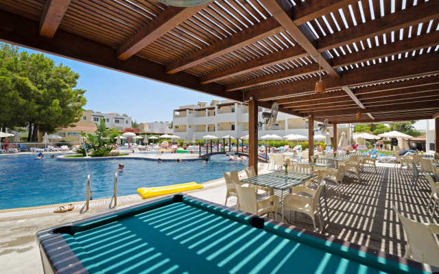 Matina Pefkos ApartHotel