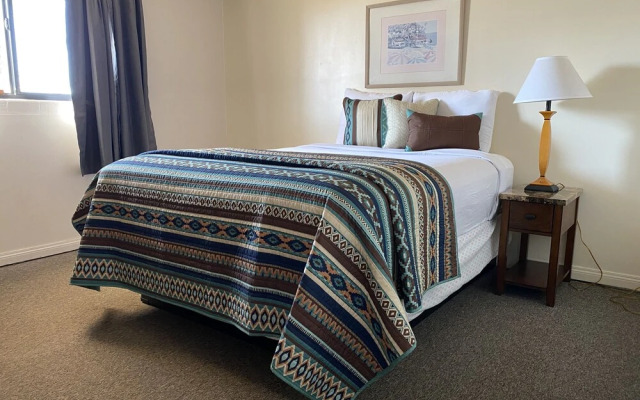 1 or 3 Bedroom Apartment with Full Kitchen
