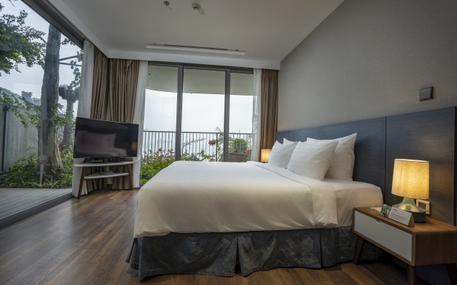 Wyndham Grand Flamingo Cat Ba Resort Hotel