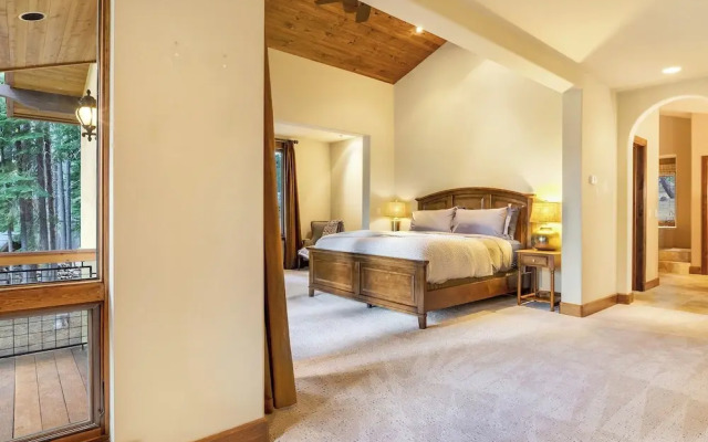 Star Haven Retreat 5 BDR Stunner!