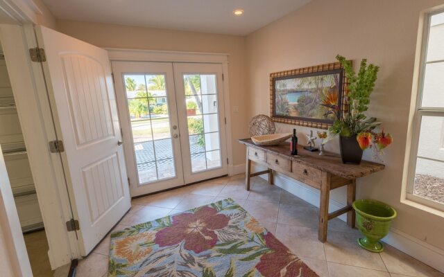 South Seas Apartment 6