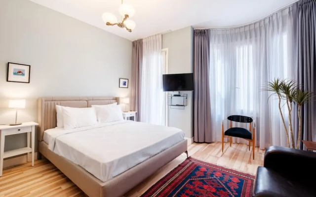 Stylish Flat w Balcony 8 min to Istiklal Ave