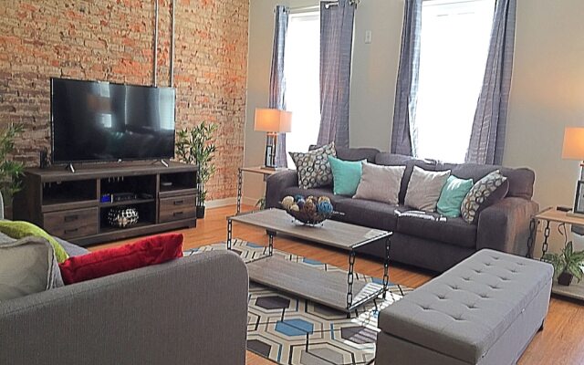 Cityscape I Sleeps 8