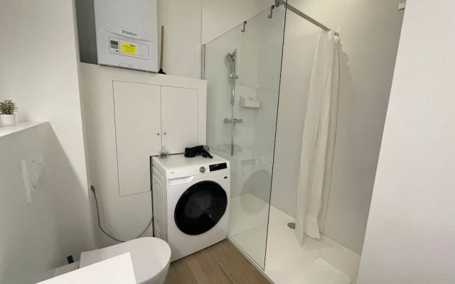 One Lux Stay Near Antwerp Central - 3 Bedroom 1.5 Bathroom
